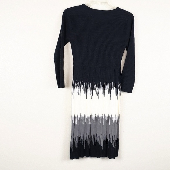 Studio one color block knit sweater dress - Picture 4 of 6